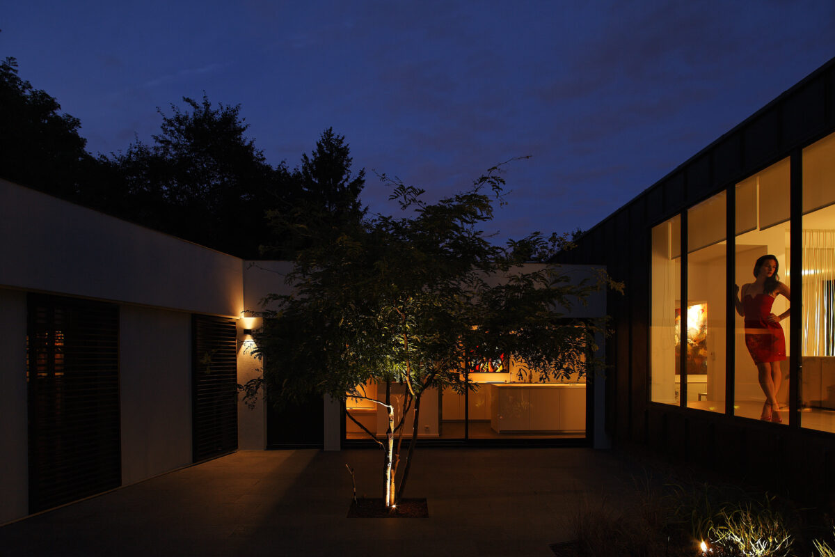 Lode Architecture Designs Modern Showcase 1-Story Home Just Outside ...