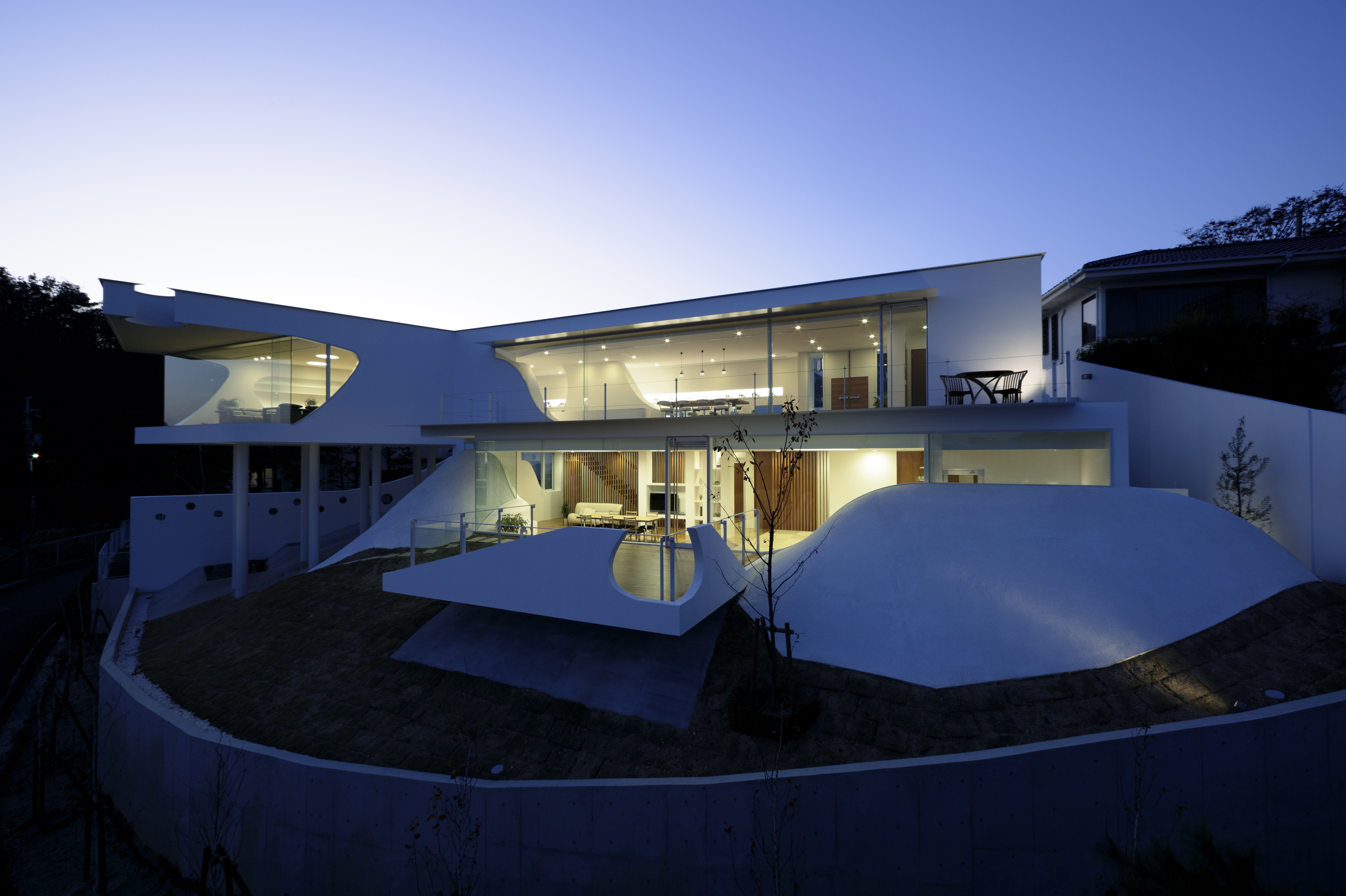 White Modern Mountain Home a Stunning Mix of Angles & Curves - Home ...