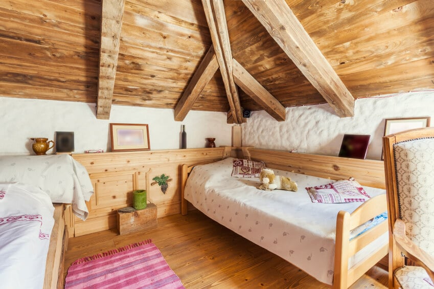 Rustic bedroom in attic for 2 kids