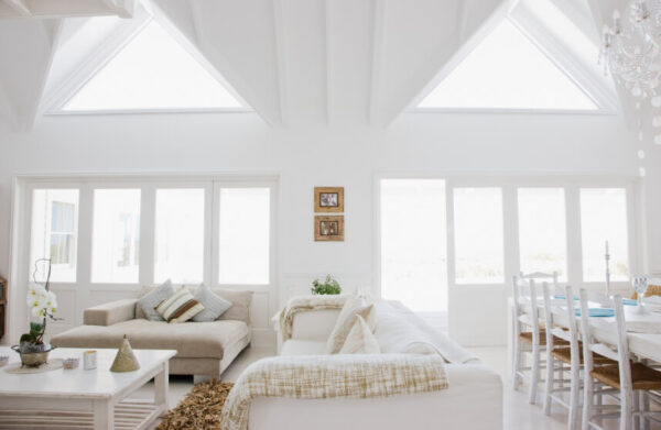 20 Living Rooms Naturally Lit with Skylights – Home Stratosphere