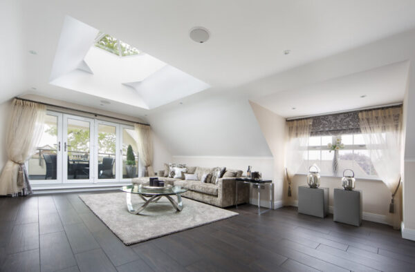 20 Living Rooms Naturally Lit with Skylights – Home Stratosphere