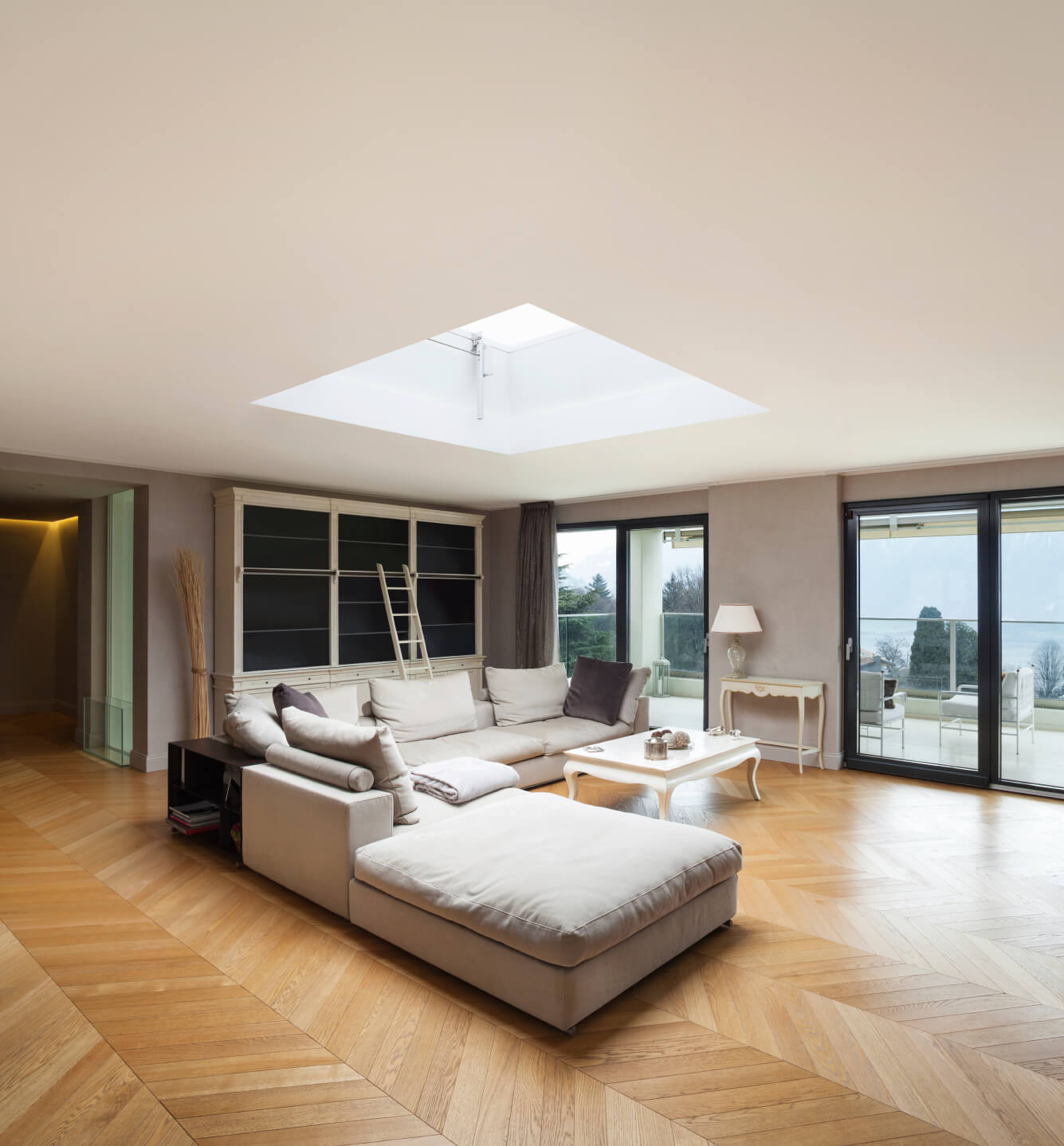 20 Living Rooms Naturally Lit with Skylights – Home Stratosphere