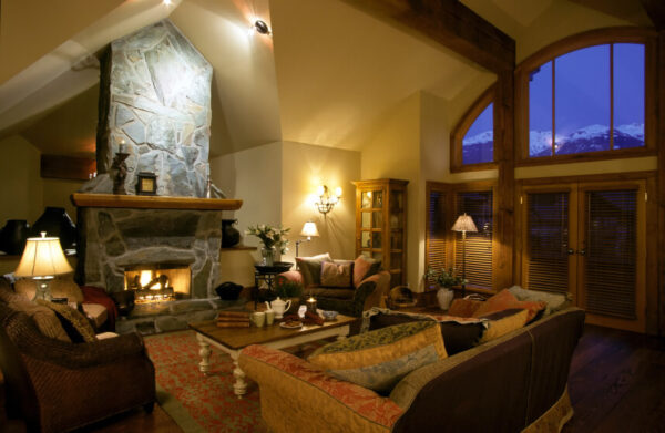 19 Living Room Design Ideas Featuring Stone Fireplaces – Home Stratosphere