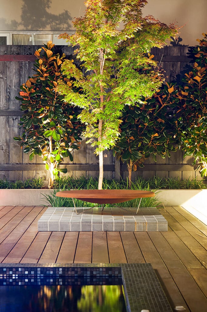 At the end of the raised timber platform surrounding the jacuzzi, we see a portable fire pit standing before a set of the immaculately lit trees. Features like this add personality, detail, and a wealth of visual complexity.