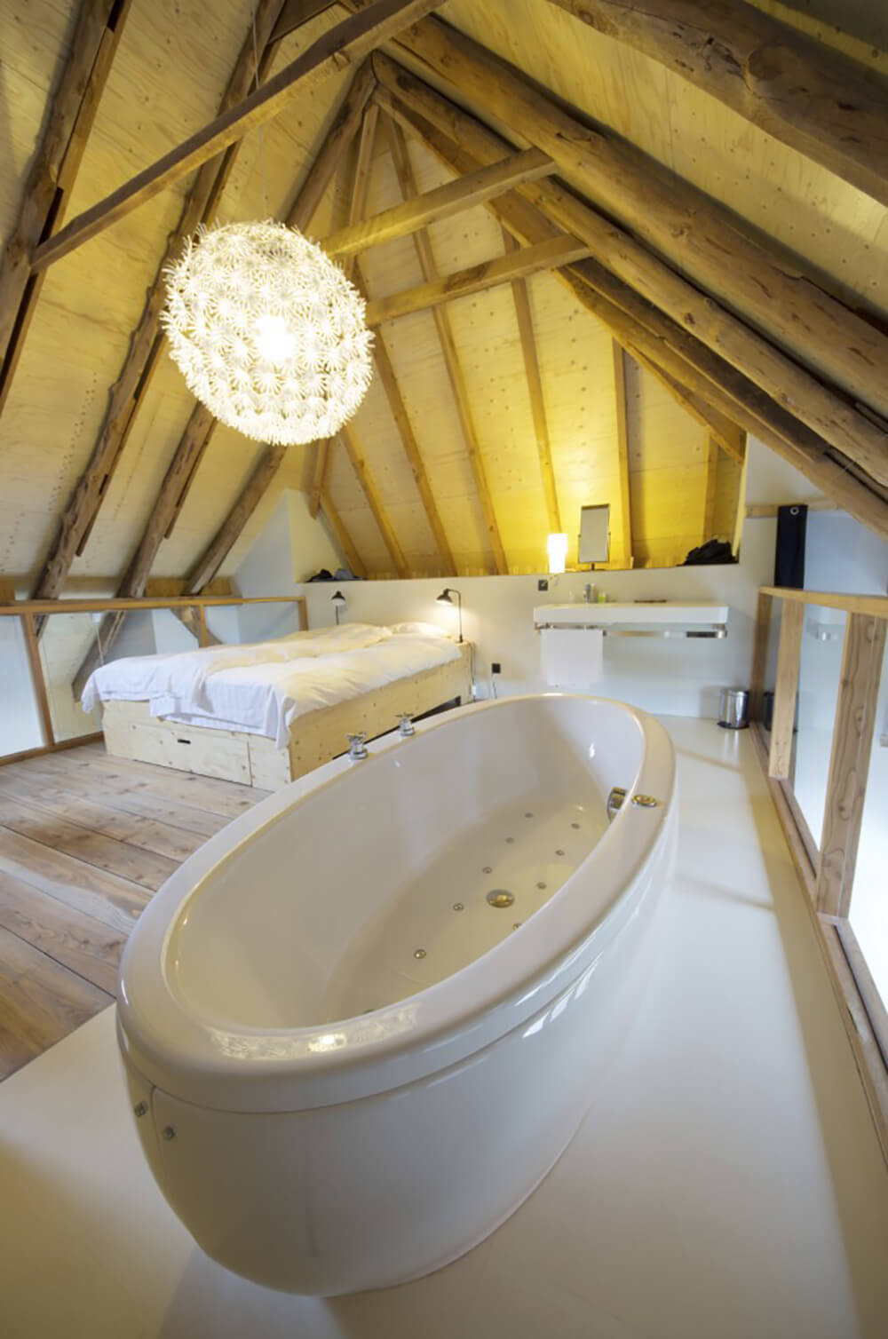 28 Fabulous Bedrooms Without Headboards (GREAT PHOTOS)