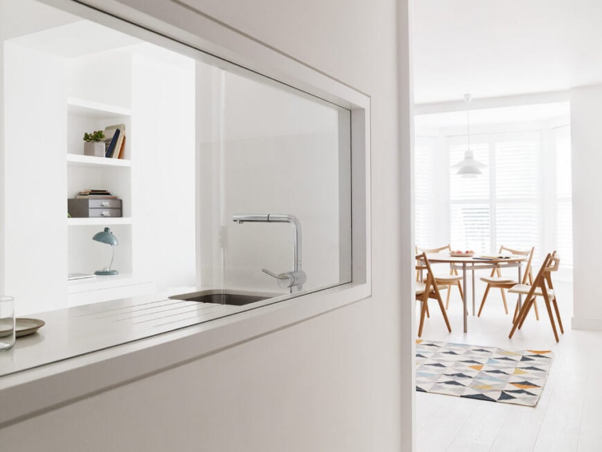 Moving back a bit, we see the large window that opens up the visual space between the entry and kitchen areas. This helps emphasize the space that is here, maximizing its impact.