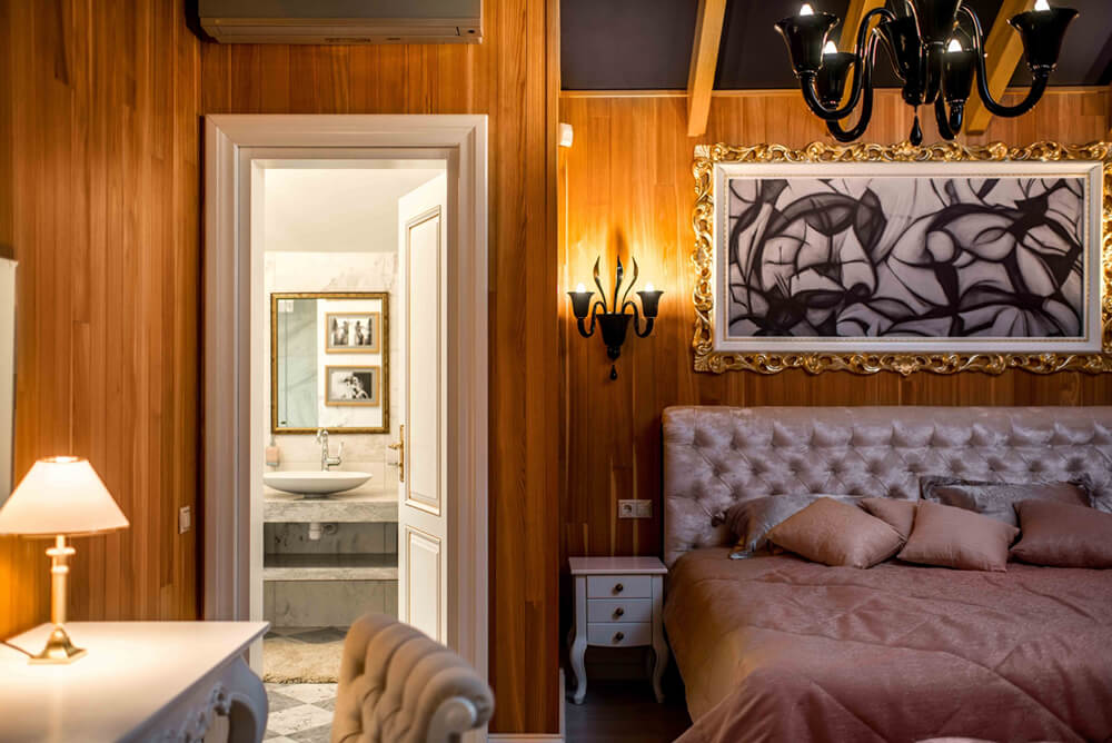 Rich Woodwork Defines This Luxury Cottage Interior – Home Stratosphere