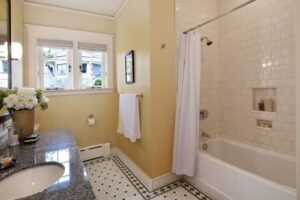 American Foursquare Interior Design Photos (2 Homes) - Home Stratosphere