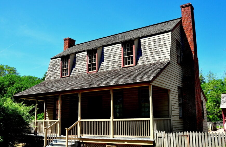 20 Examples of Homes with Gambrel Roofs (Photo Examples)