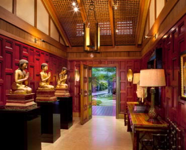 Asian interior design style foyer.