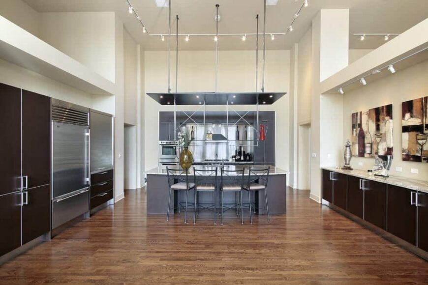 32 Kitchens with High Ceilings (Photos)