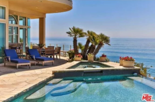 Neil Diamond's $7.25 Million Malibu Beach Pad (19 Photos)