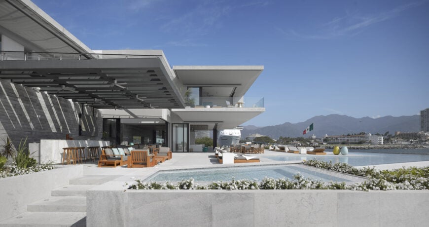 Picture of 65 Luxury Patios (Photos) – Home Stratosphere
