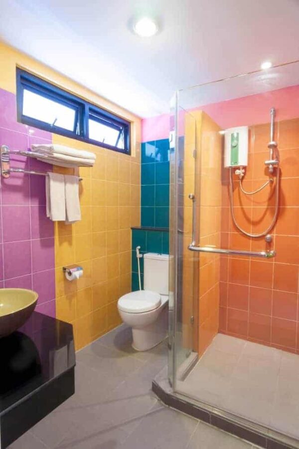 40 Multi-Colored Bathroom Ideas (Photos)
