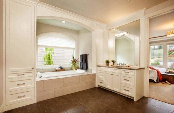 44 Transitional Style Primary Bathroom Ideas (Photos) – Home Stratosphere
