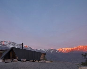 Amazing outside view during sunset. Designed by Gonzalo Iturriaga Arquitectos. Photo Credit: Federico Cairoli