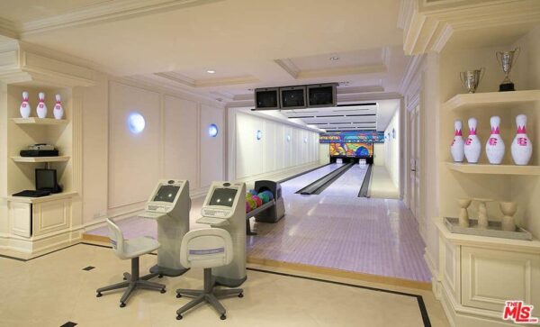 23 Awesome Features You Only Find in Luxury Homes (Mansion Photos ...