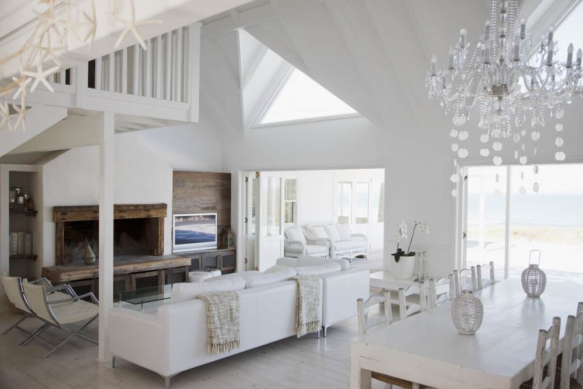 35 Living Rooms with White Couches