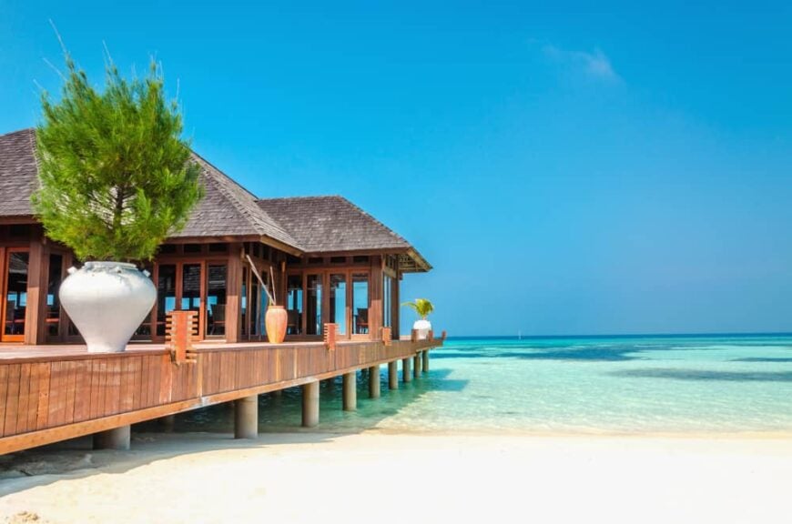 25 Houses Built on Stilts, Pilings and Piers (Photo Examples From Around the World) 25 Houses Built on Stilts, Pilings and Piers (Photo Examples From Around the World)