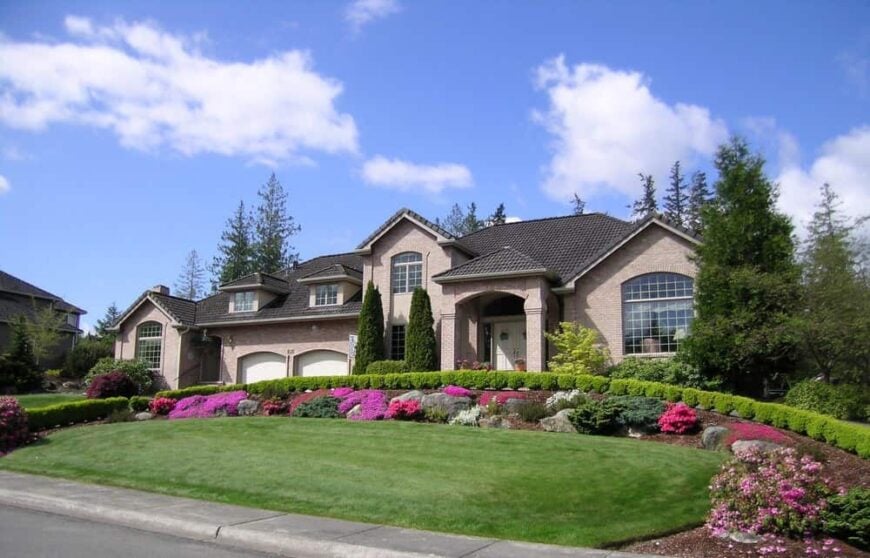 36 Houses with a Circular Driveway (Photo Collection)