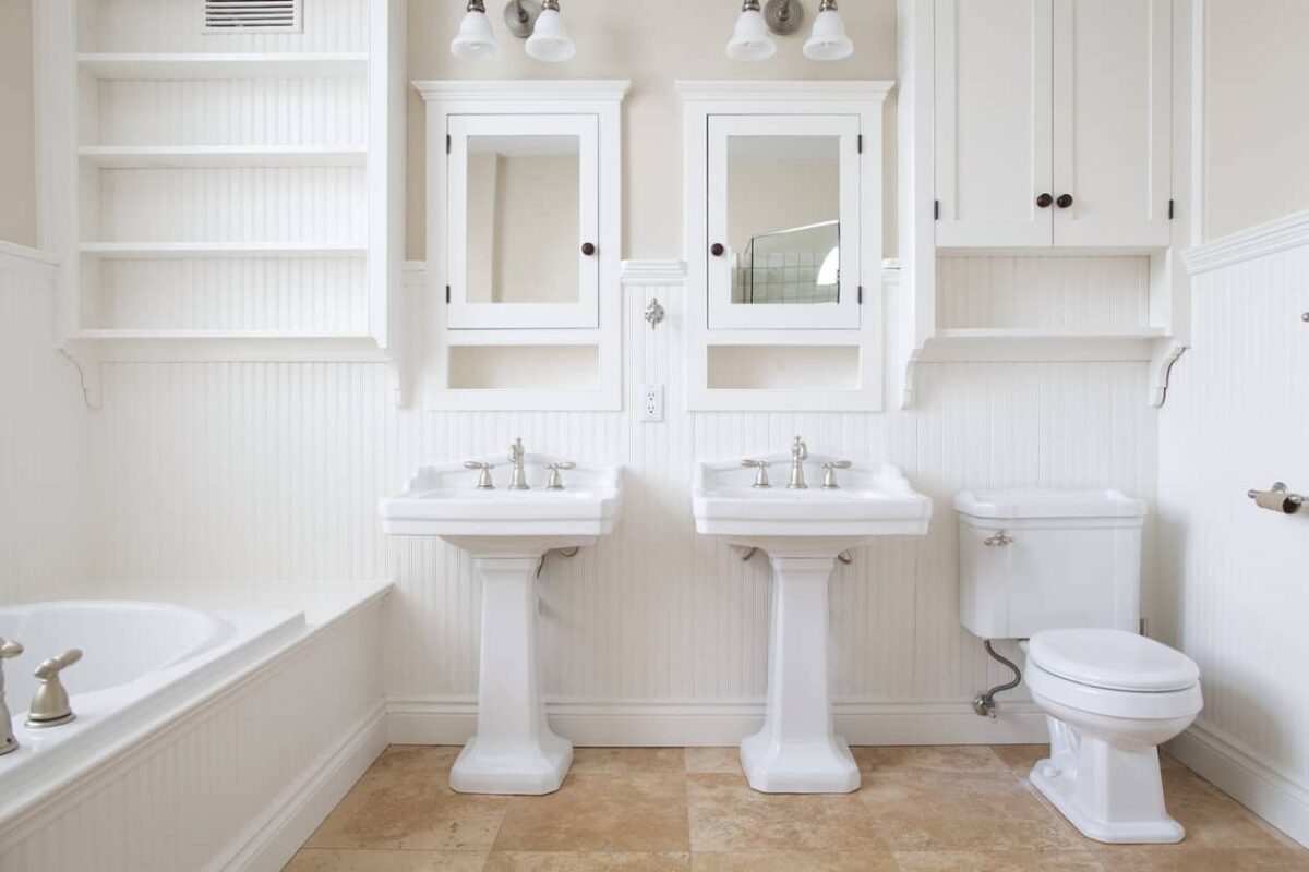 15 Elegant White Primary Bathroom Ideas – Home Stratosphere