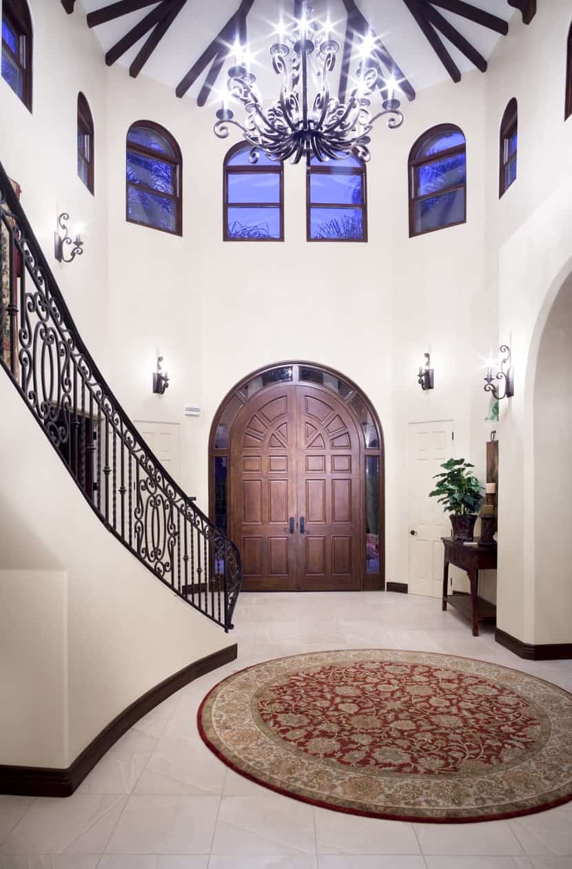 This large foyer looks so magical. The lighting is a stunner, perfect pair for the white walls. The ceiling catches attention as well.