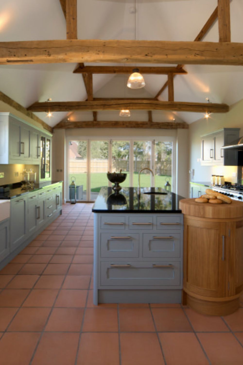 27 Trending Kitchen Designs with Stunning Exposed Wooden Ceilings ...