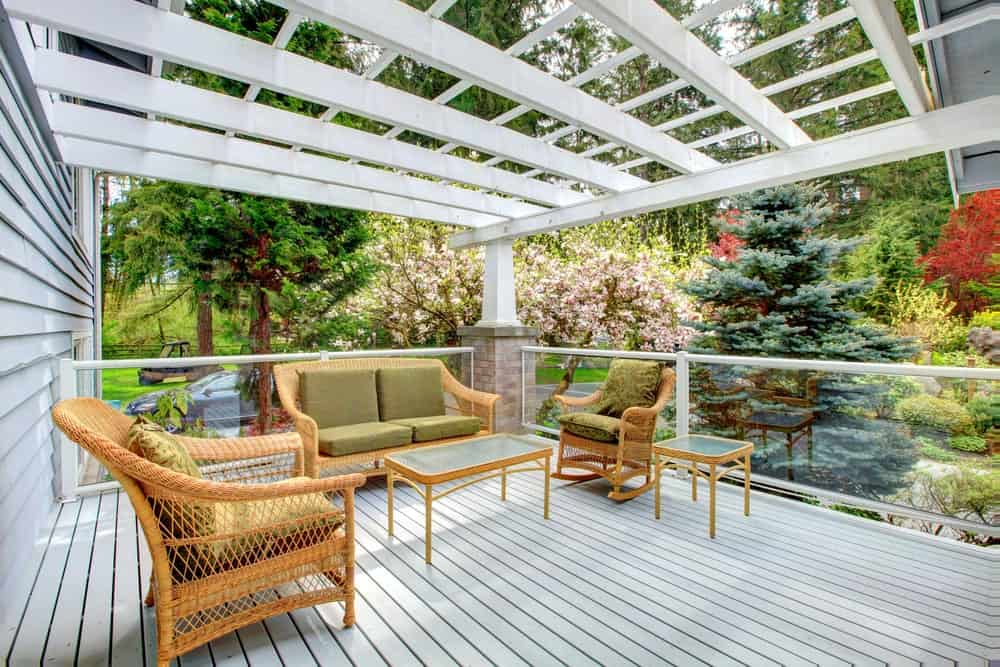 This deck offers a classy set of seats and tables. The surrounding plants and trees look so glamorous.