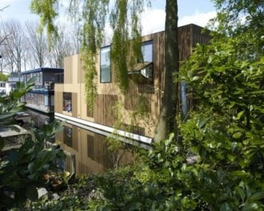 Floating home "villa" by Framework Architects + Studio Prototype