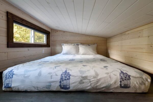 17 Tiny House Bedroom Loft Ideas (Photos)