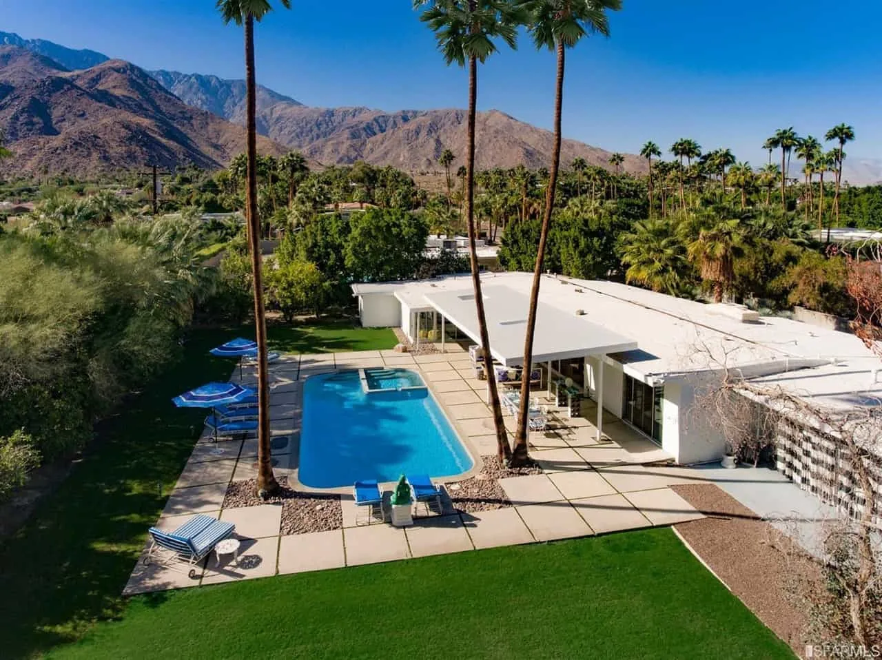 19 Mid-Century Homes - Exterior and Interior Examples & Ideas (Photos)