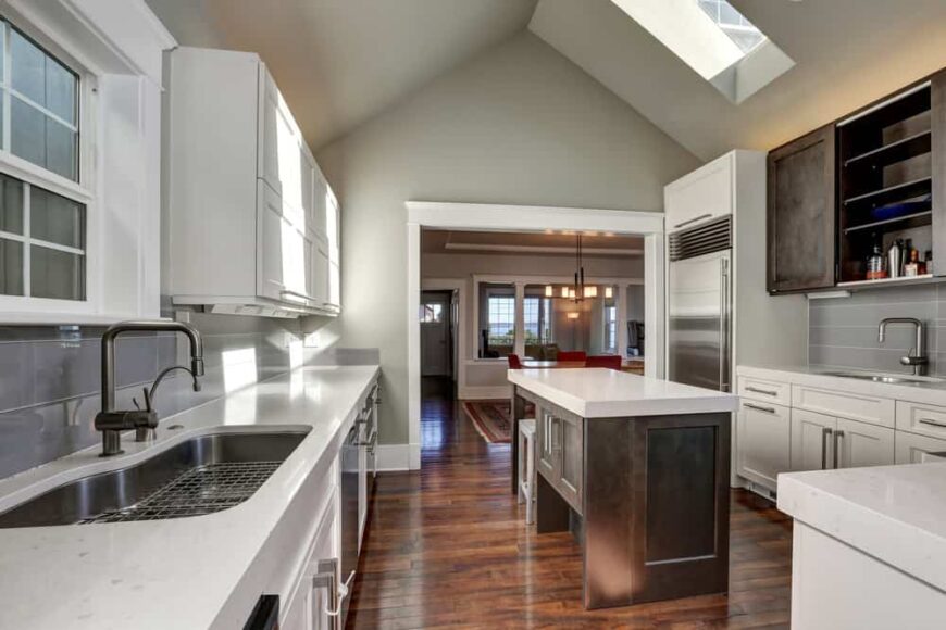 65 Cathedral Ceiling Ideas (Photos) – Home Stratosphere