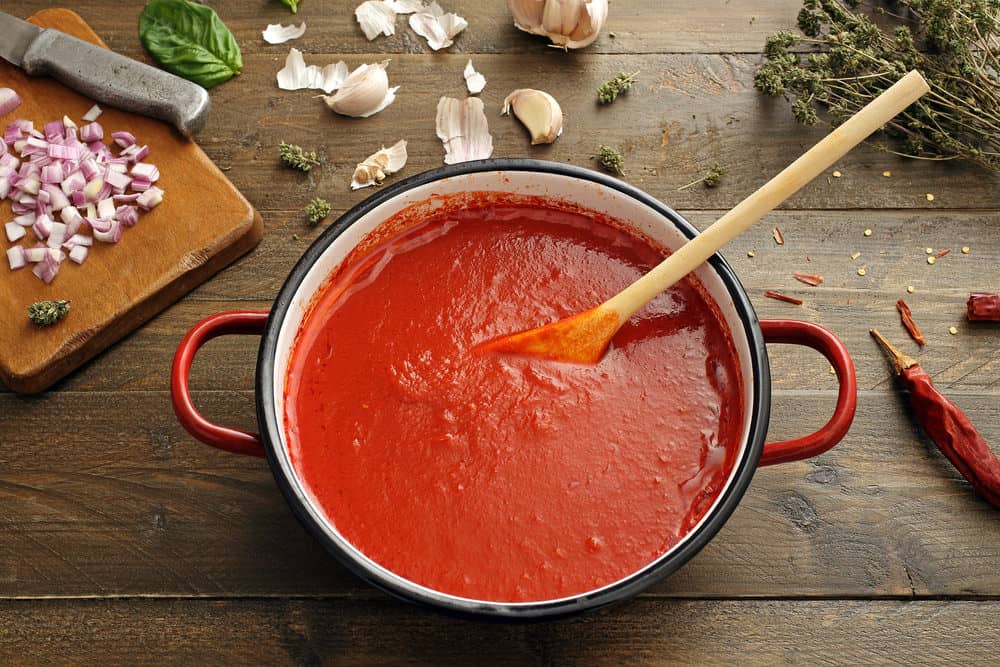Tomato sauce for cleaning stainless steel pots and cookware