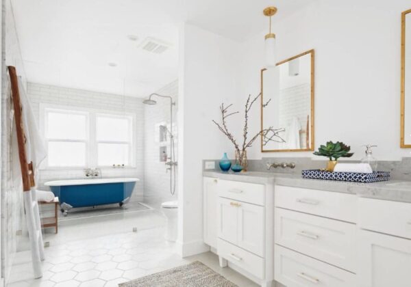 Make a Splash: 24 Beach-Style Primary Bathroom Ideas that Bring the Vibe Inside
