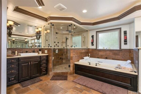 66 Southwestern Style Primary Bathroom Ideas (Photos)