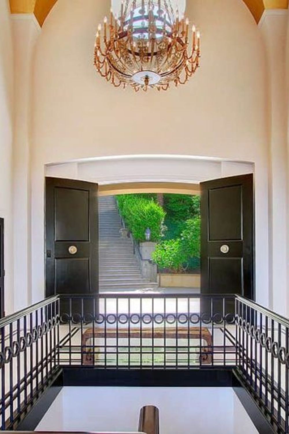 23 Celebrity Home Entry Halls that Reveal Singular Design Styles – Home ...