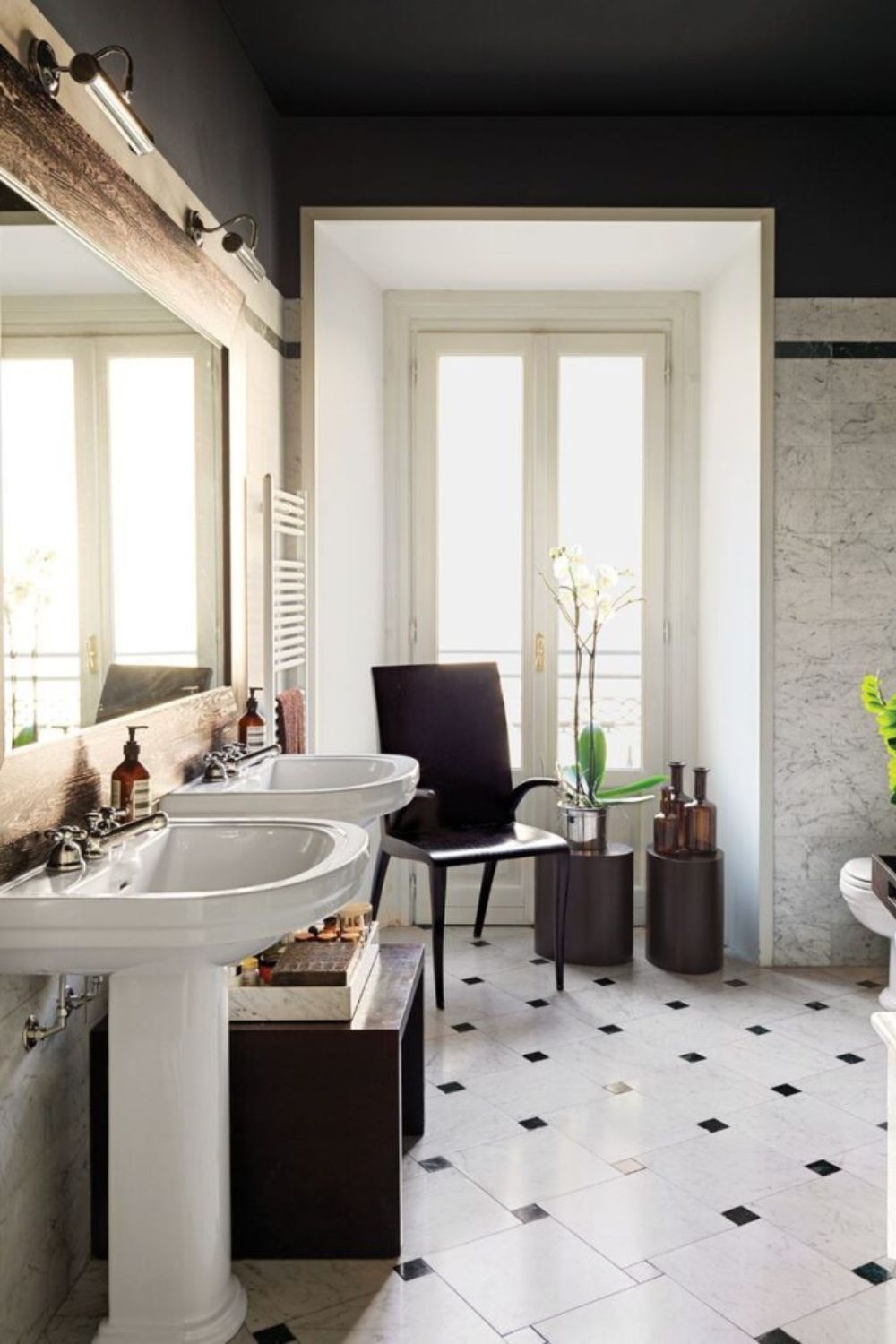 15 Black and White Bathroom Decor Ideas That Embrace Sleek Style