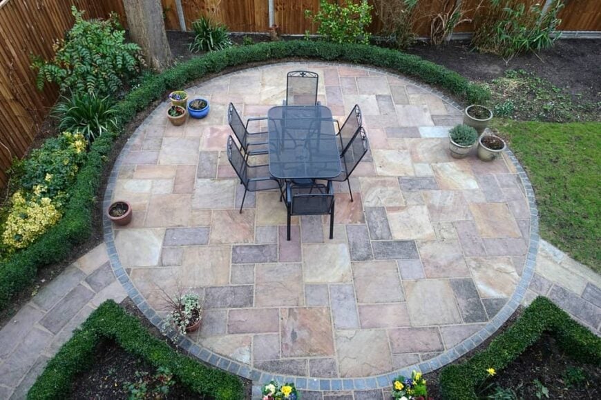 35 Patio Border Ideas (Photos)