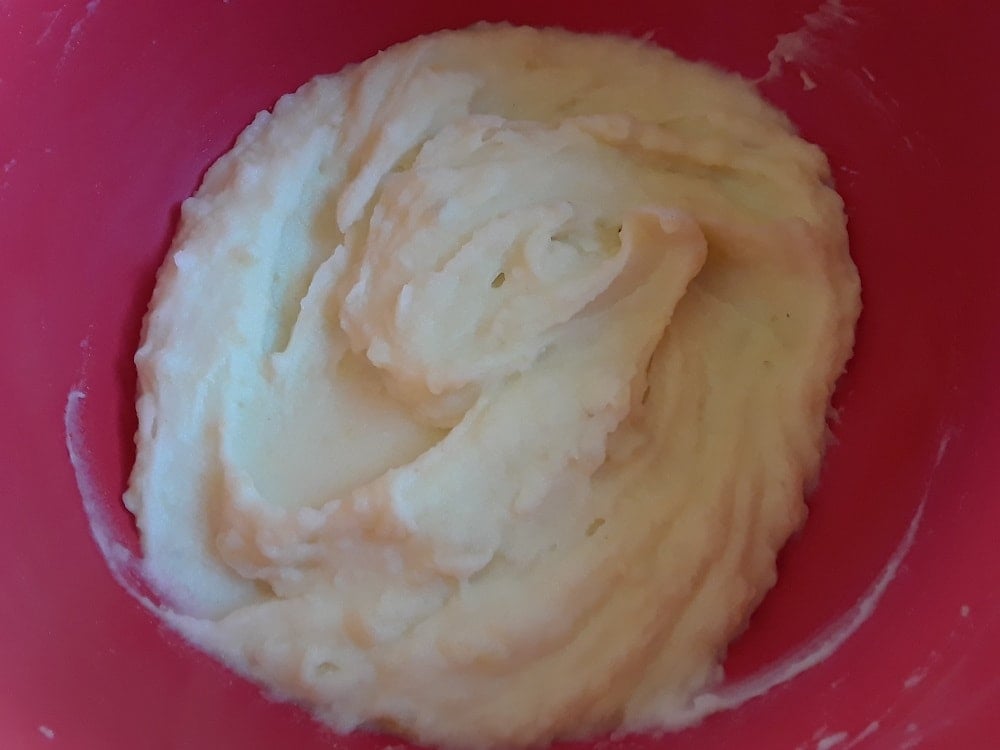 Mashed potatoes in a bowl to be set aside.