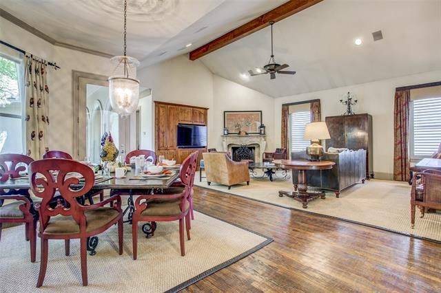 A huge family room with a high vaulted ceiling sits across.