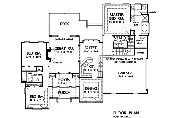 Main level floor plan showing the basement stairs location.