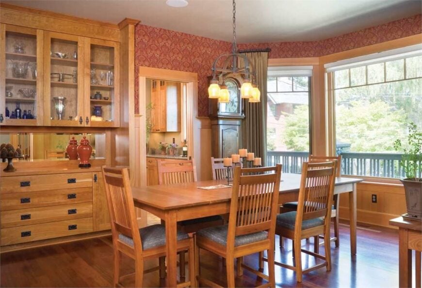 The dining room offers a buffet cabinet and a wooden dining set illuminated by a warm glass chandelier.