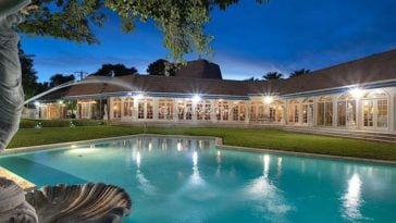 This is a look at the back of the mansion from the vantage of the pool. You can see here that it has rows of glass doors that open the interiors to the backyard pool area. Image courtesy of Toptenrealestatedeals.com.