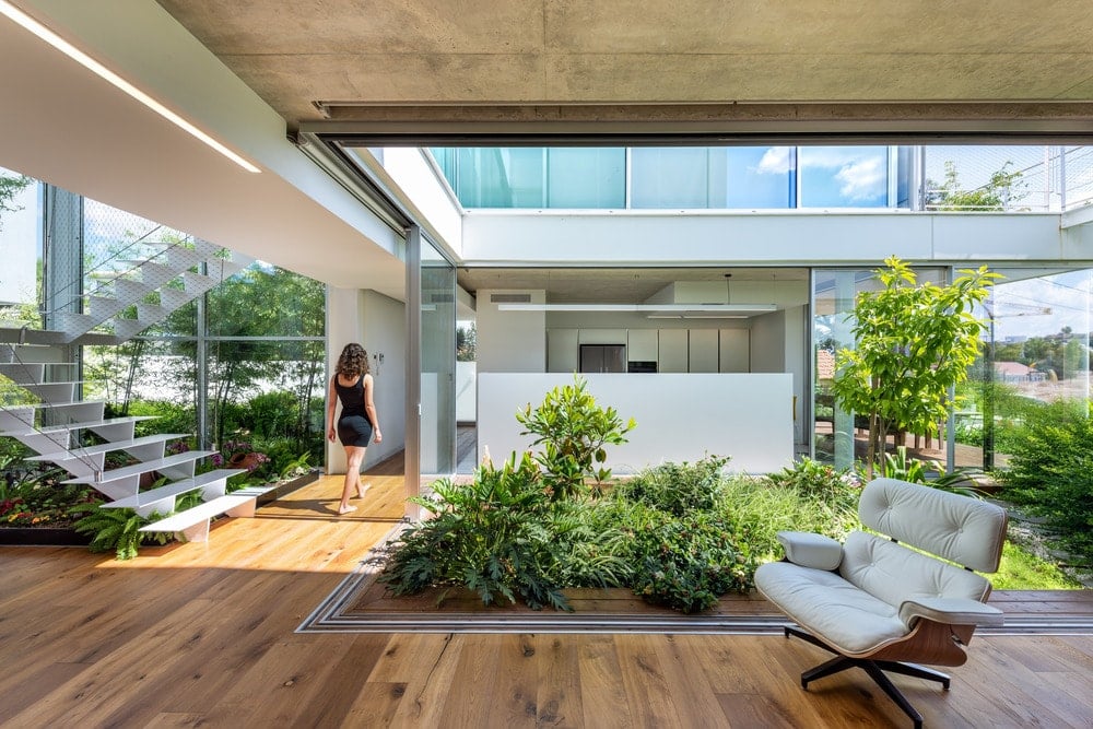 With the glass doors receded into the walls, the interior and exterior landscaping of the house mesh together into a unique aesthetic.