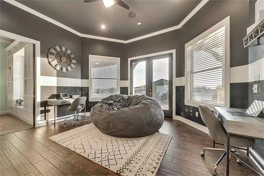 Contemporary Living and Work Space