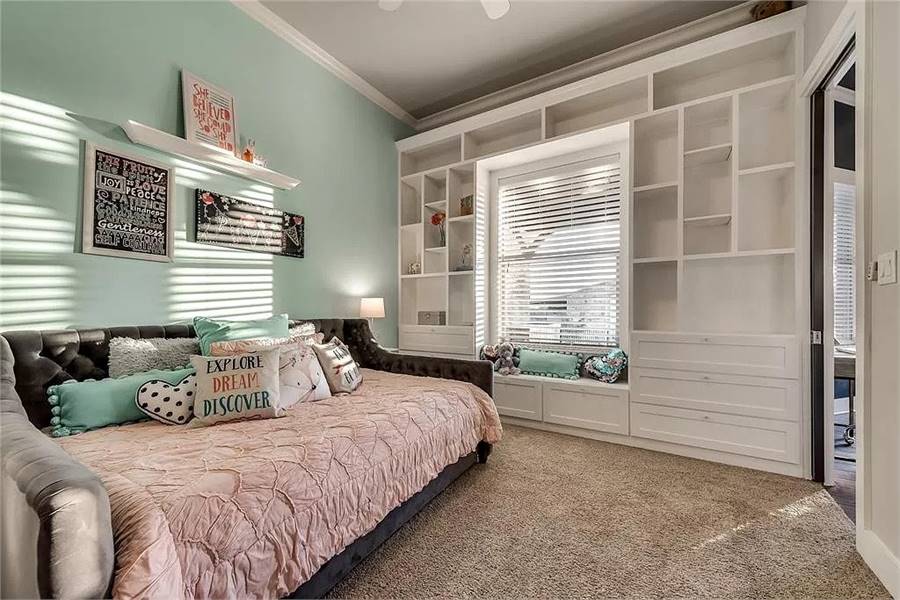 Chic Comfort in a Teal Retreat