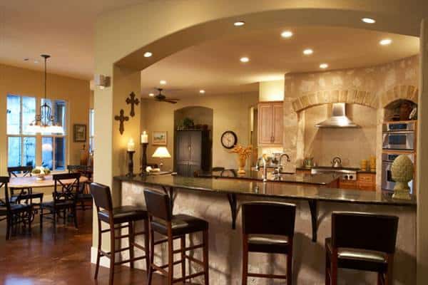 Peninsula framed with an archway along with a breakfast nook wrap around the kitchen.