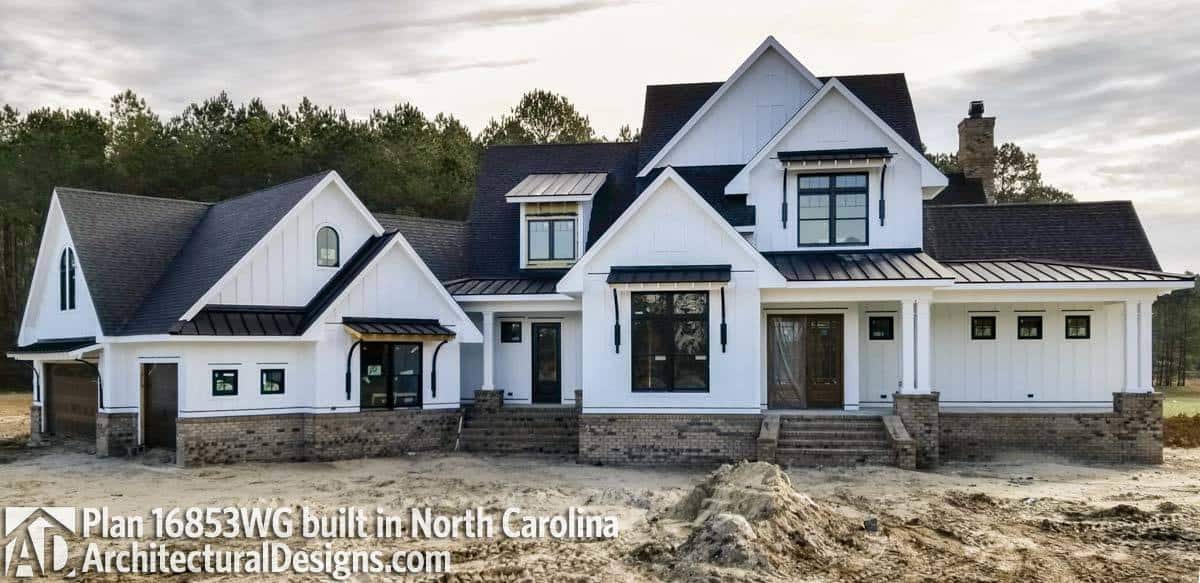 Distinctive Gable and Hip Roof House Design with Brick Accents