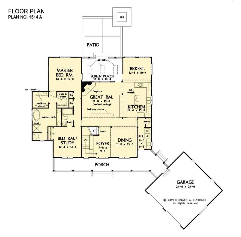 Main level floor plan showing the basement stairs location.