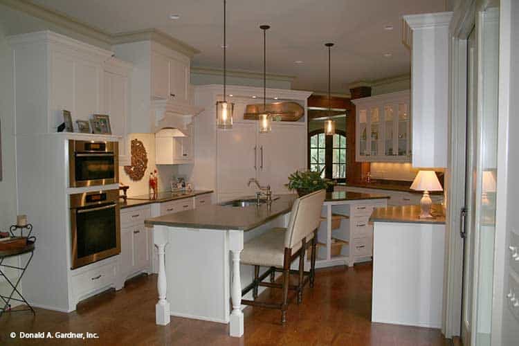 Functional Kitchen Design with Integrated Appliances